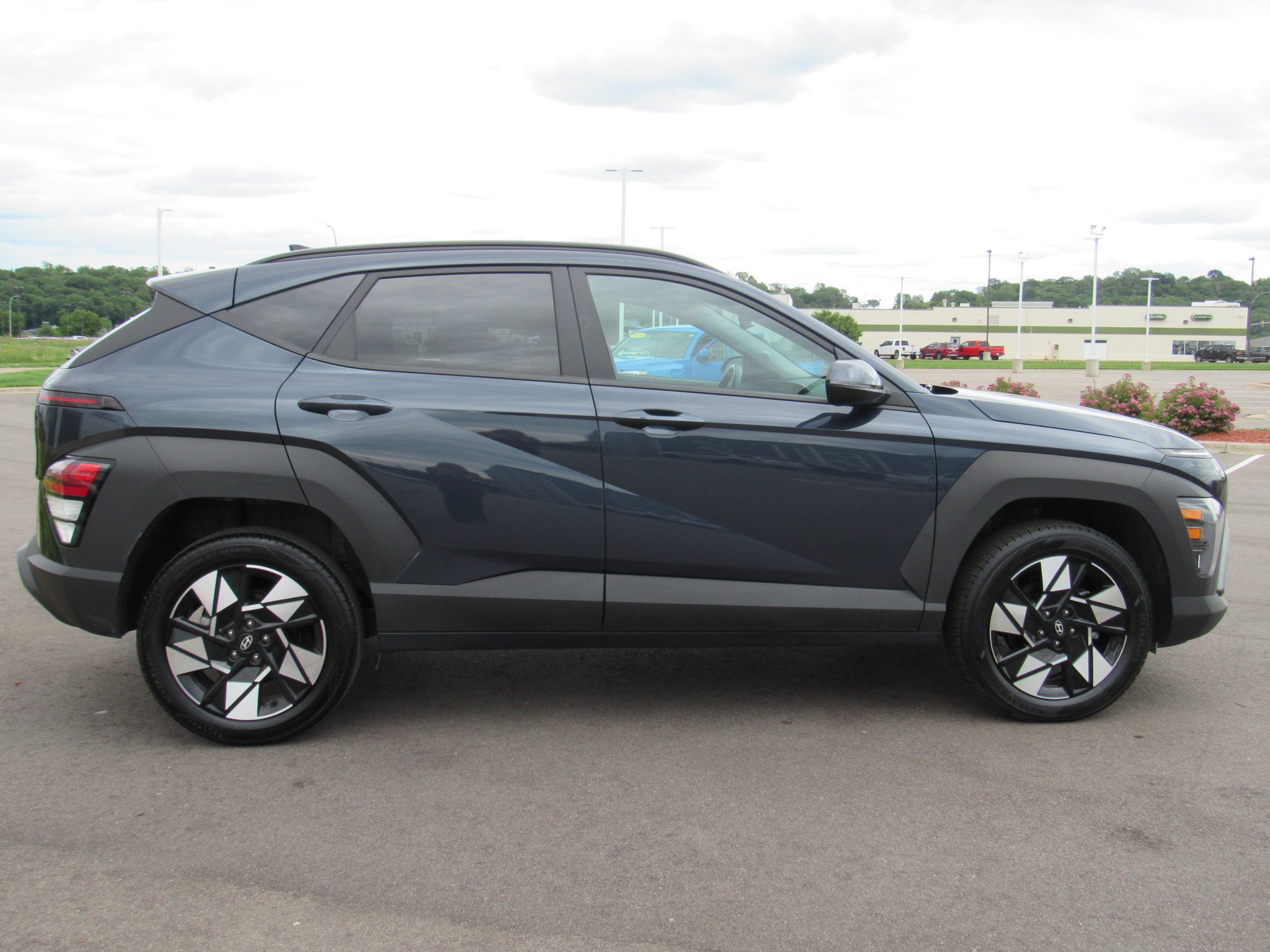 Used 2025 Hyundai Kona SEL AWD/4WD image 5