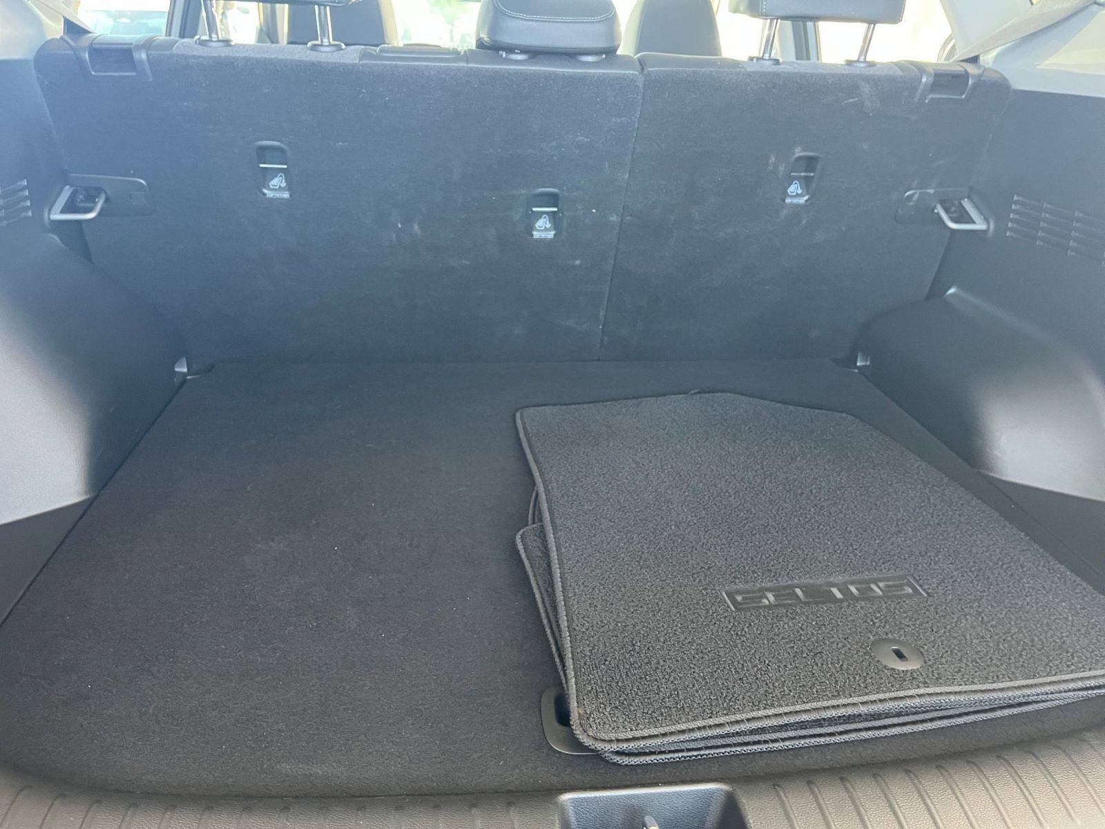 Used 2025 Kia Seltos S image 33