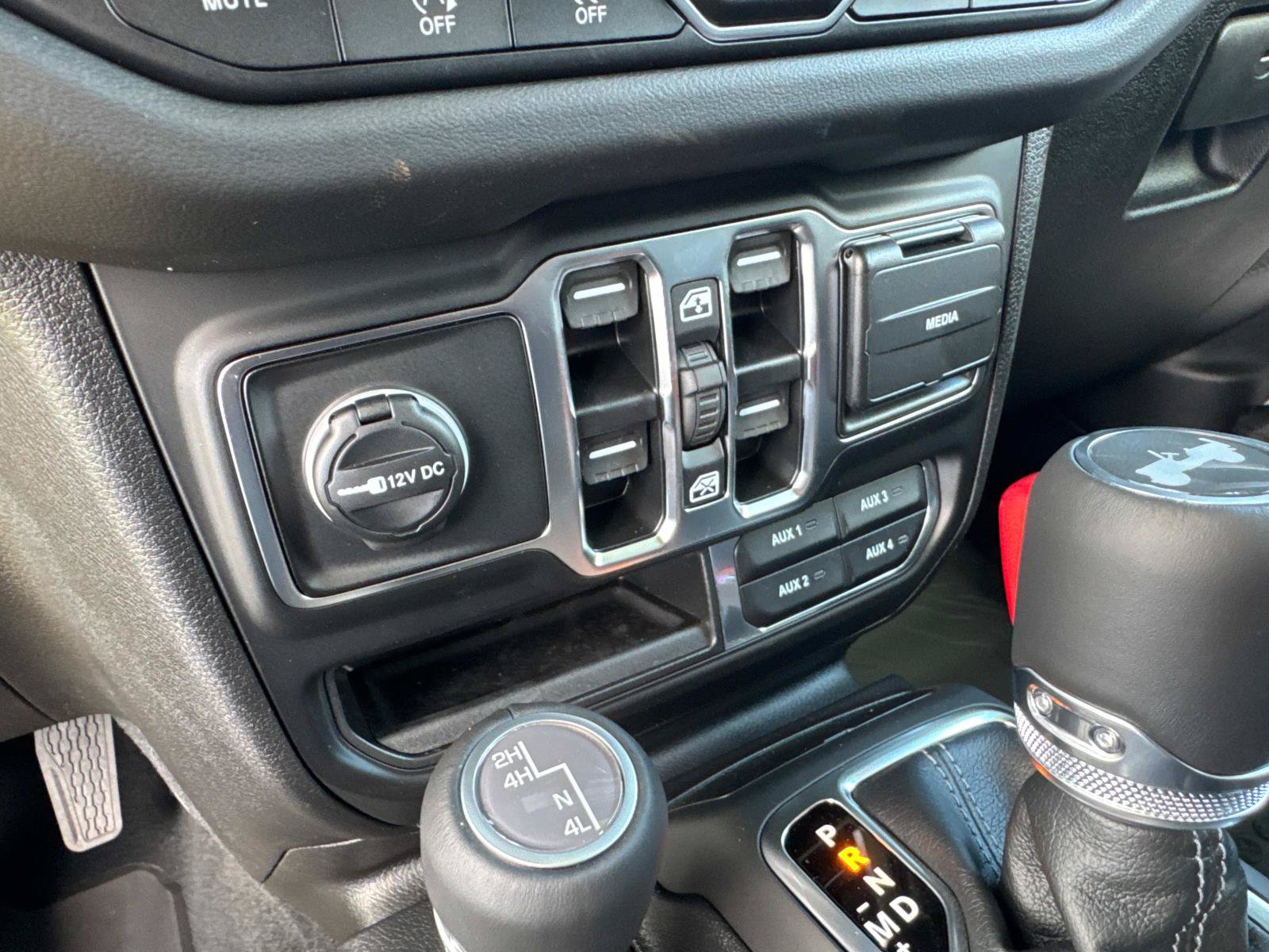 New 2025 Jeep Wrangler Unlimited Sahara AWD/4WD image 24