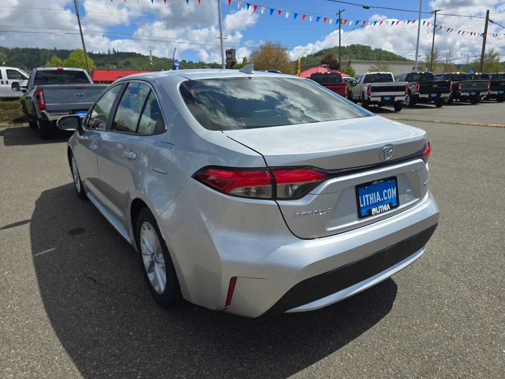 Used 2021 Toyota Corolla XLE w/ Carpet Mat Package (TMS) FWD image 3