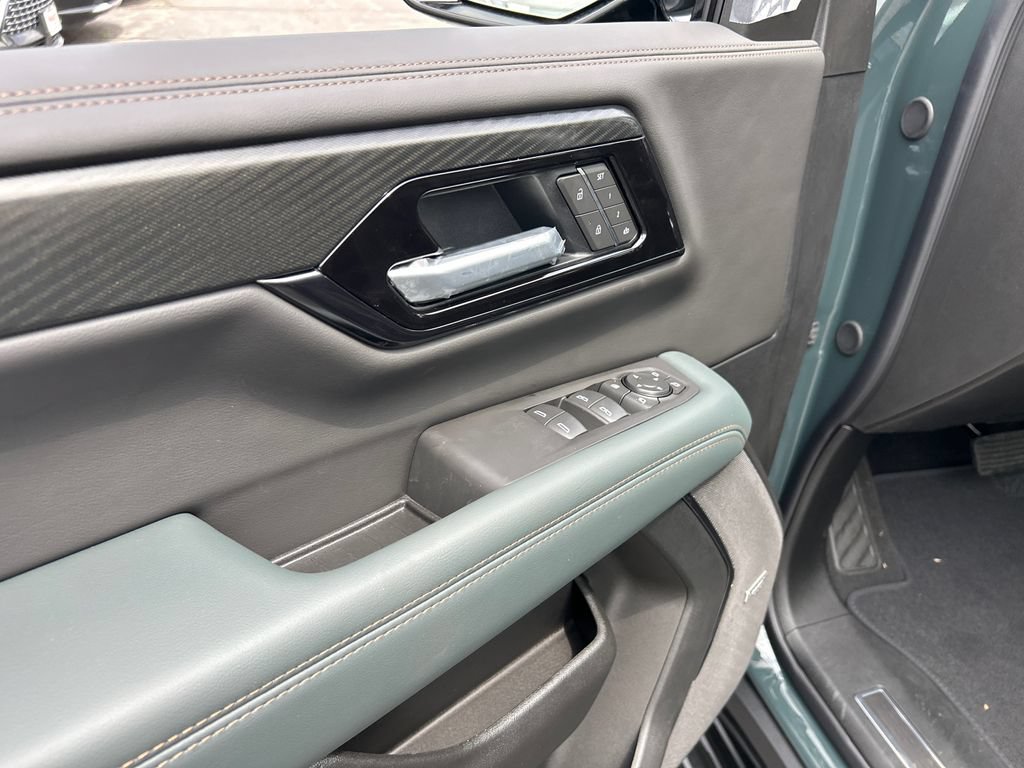 New 2026 GMC Yukon XL AT4 AWD/4WD image 16