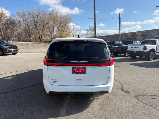 Certified 2023 Chrysler Pacifica Touring image 7