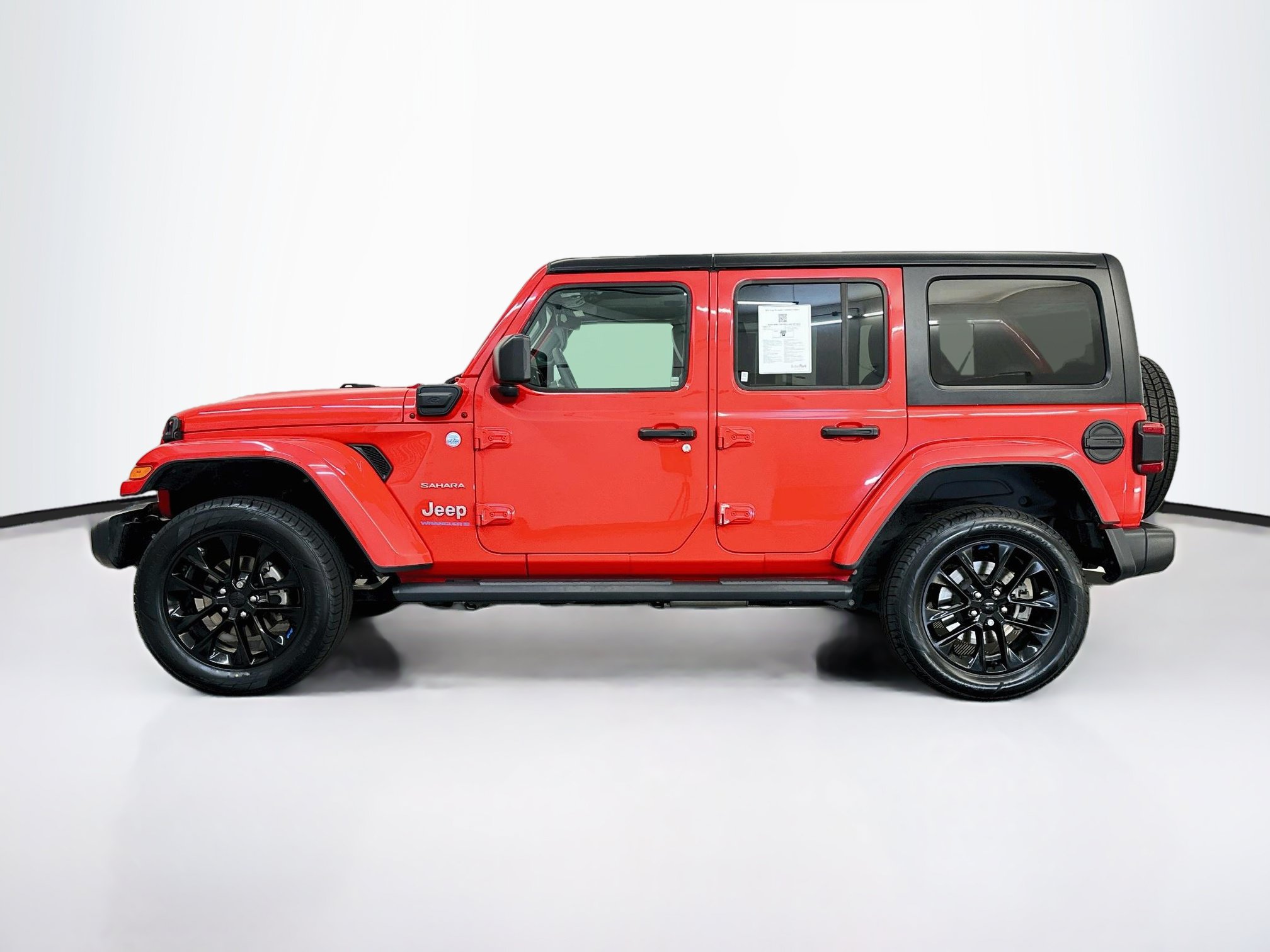 Used 2023 Jeep Wrangler Unlimited Sahara AWD/4WD image 4