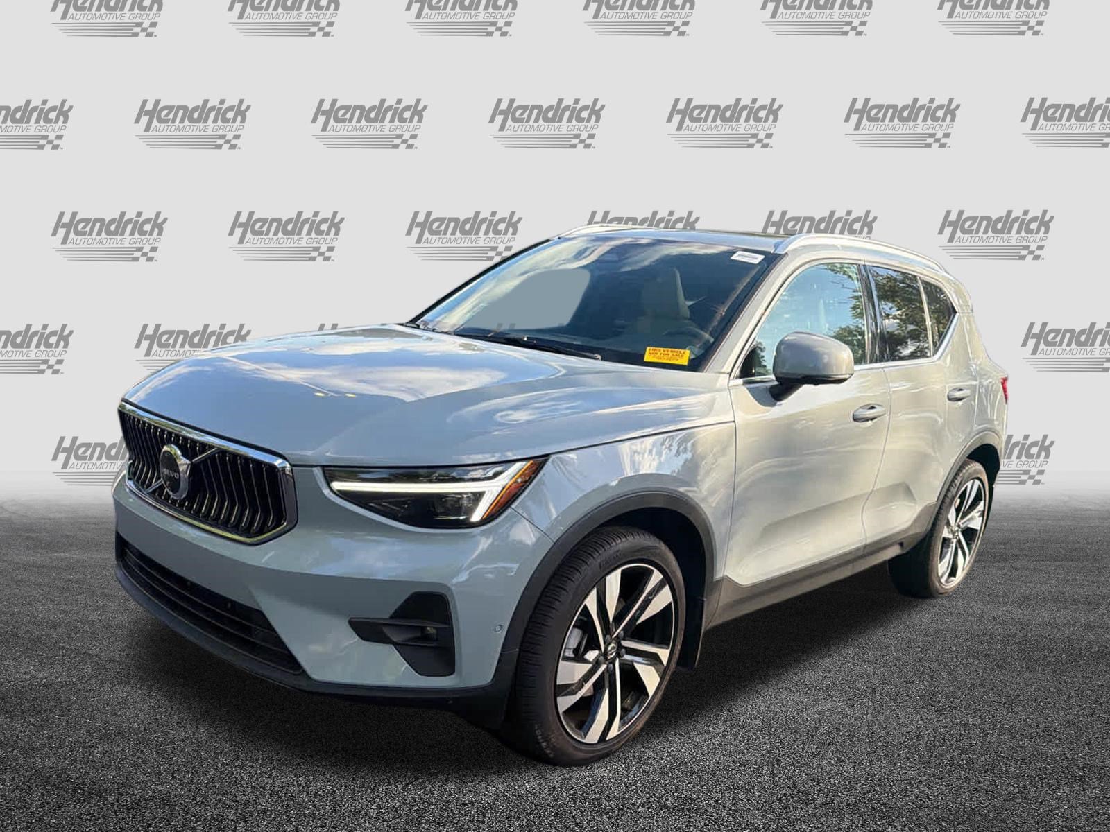 Used 2024 Volvo XC40 B5 Plus w/ Protection Package Premier AWD/4WD image 9