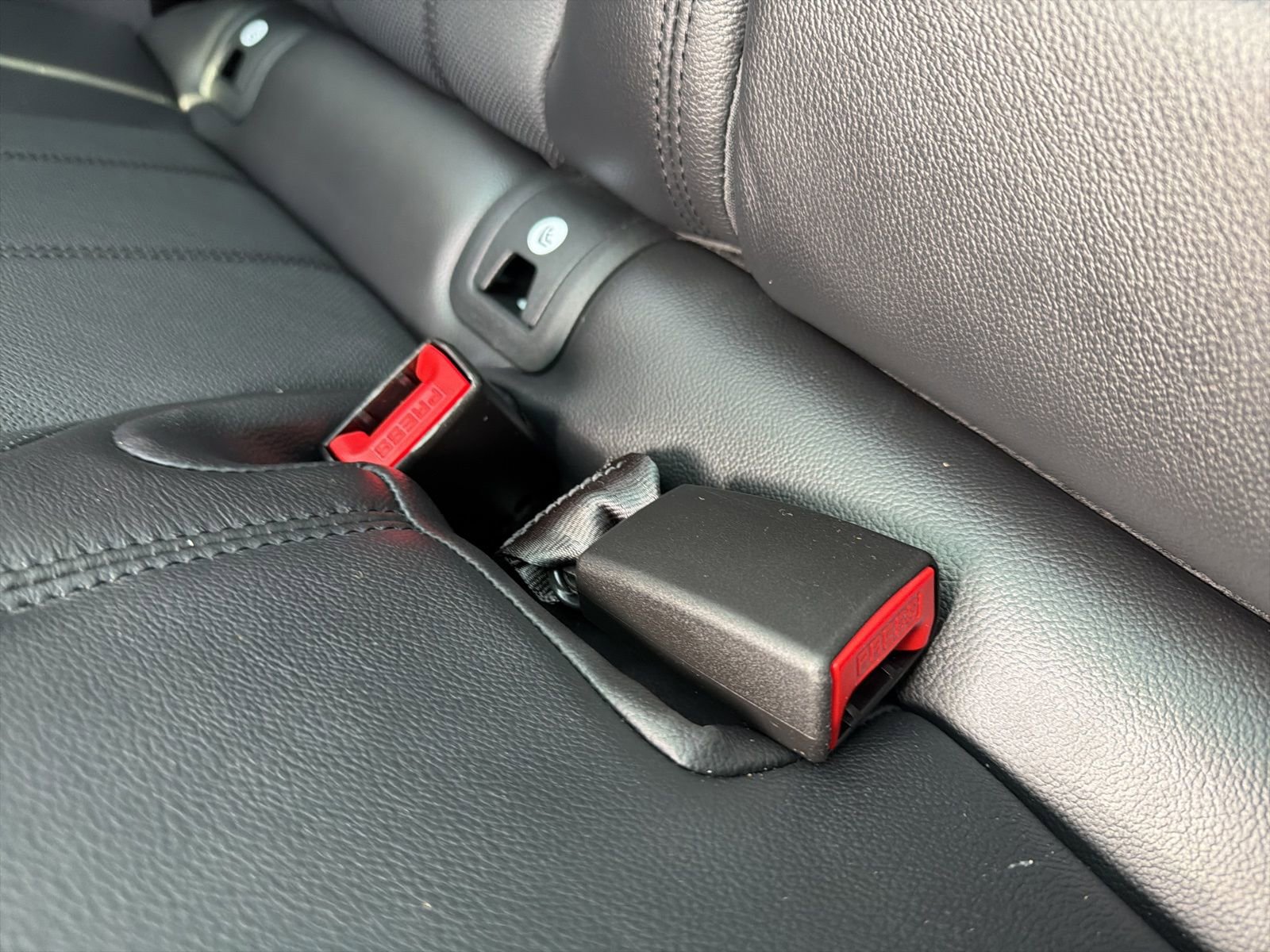 Used 2023 Land Rover Range Rover Evoque R-Dynamic SE image 84