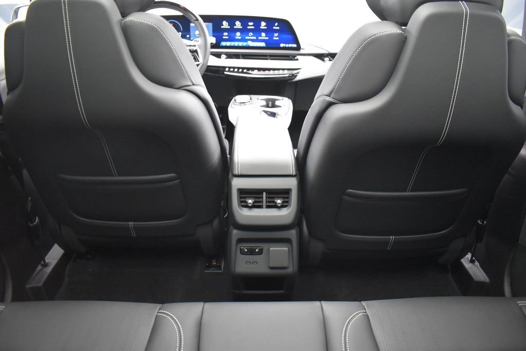 Certified 2025 Cadillac Optiq Sport 2 w/ LPO, Floor Liner Package AWD/4WD image 30