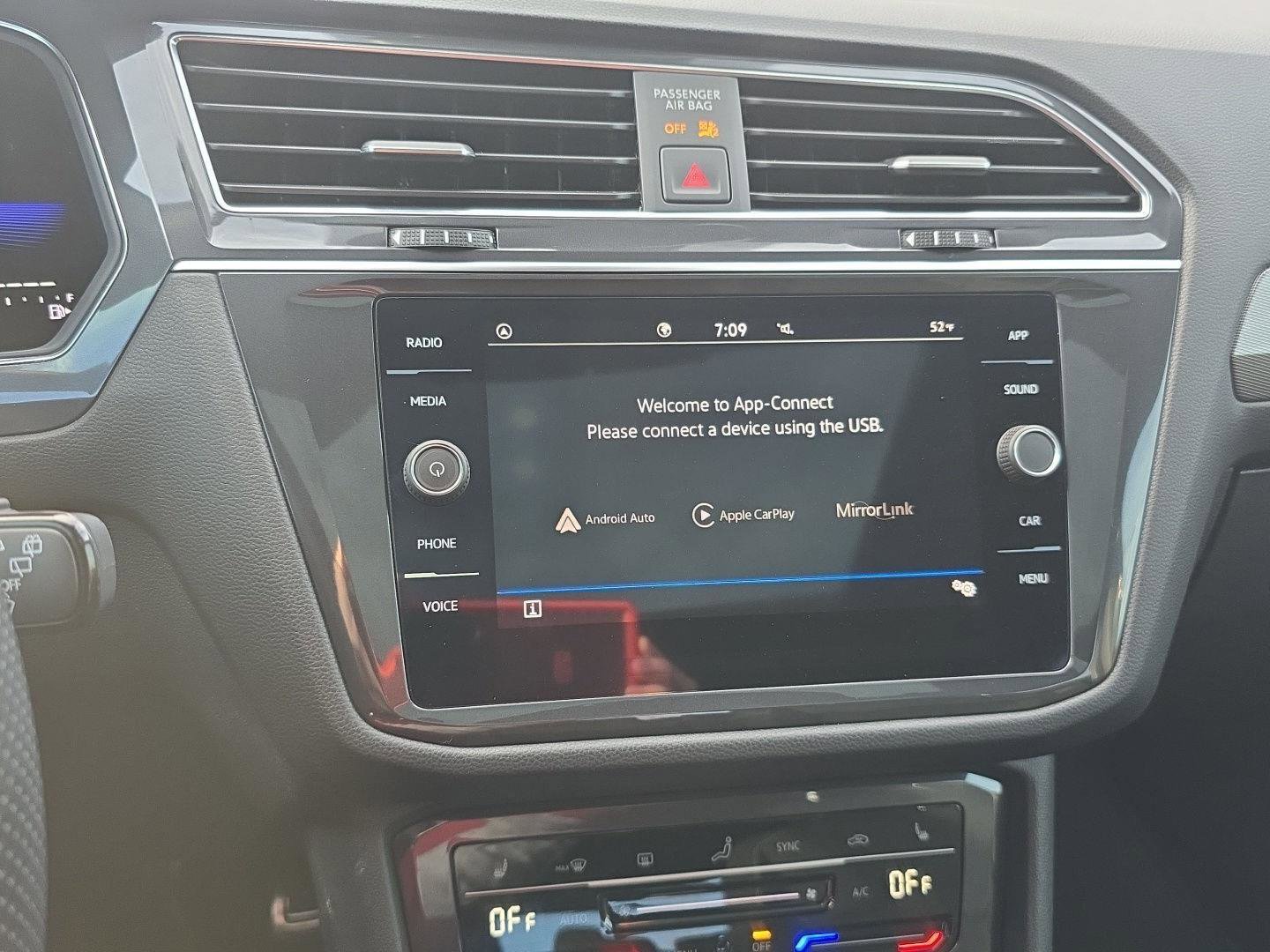 Used 2023 Volkswagen Tiguan SE R-Line image 23