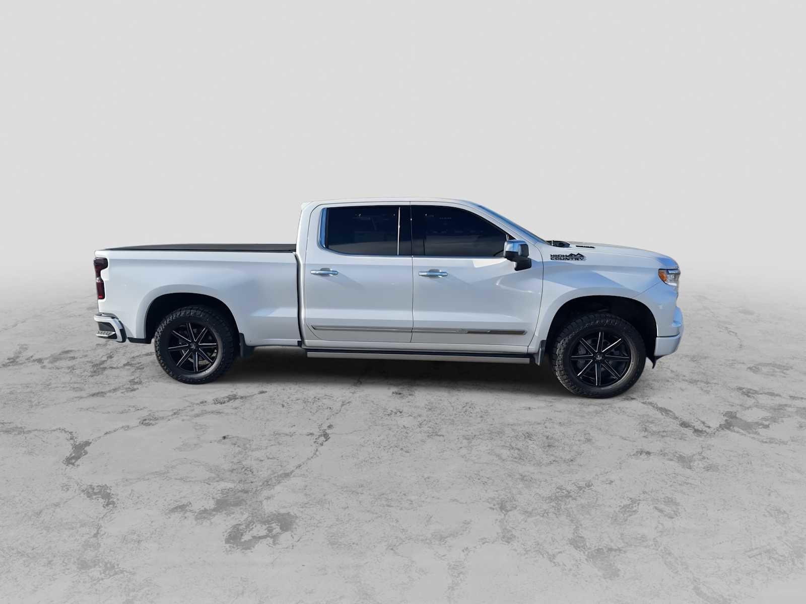 Used 2022 Chevrolet Silverado 1500 High Country w/ Technology Package image 9