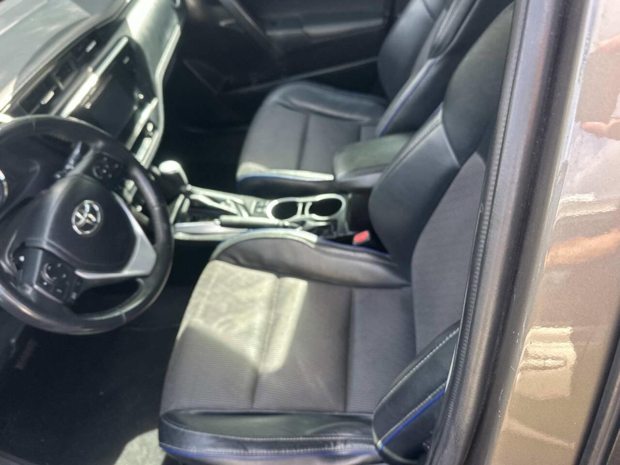 Used 2017 Toyota Corolla SE image 9