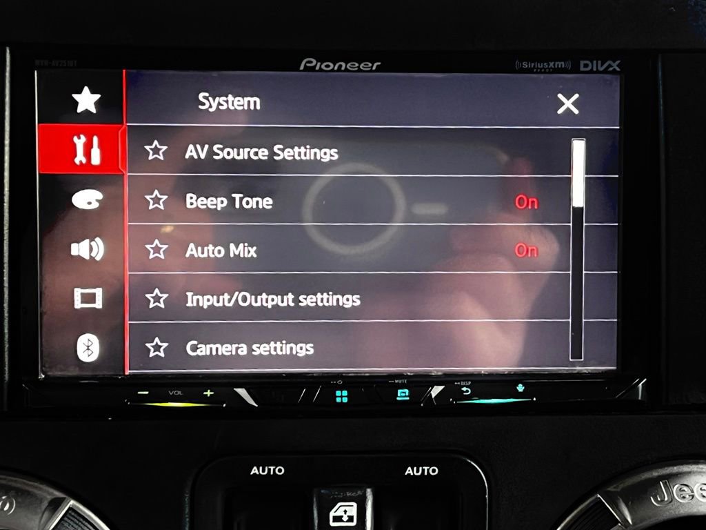 Used 2018 Jeep Wrangler Unlimited Sahara image 25