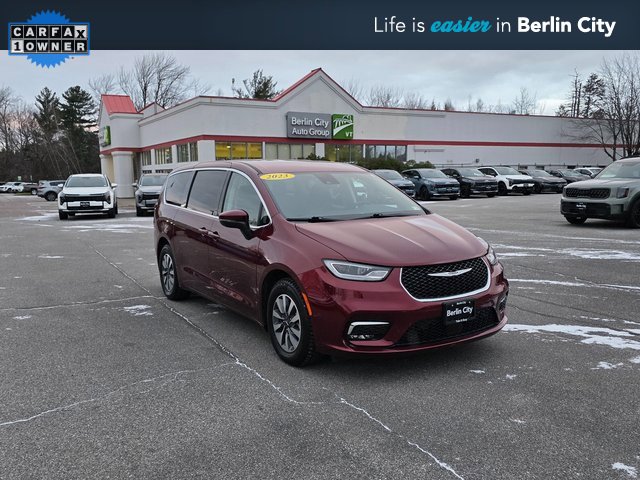 Used 2023 Chrysler Pacifica Touring-L w/ Uconnect Theater Family Group