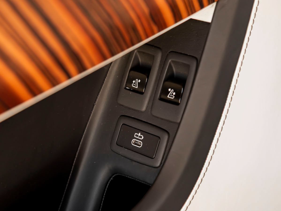 Certified 2019 Rolls-Royce Cullinan AWD/4WD image 26