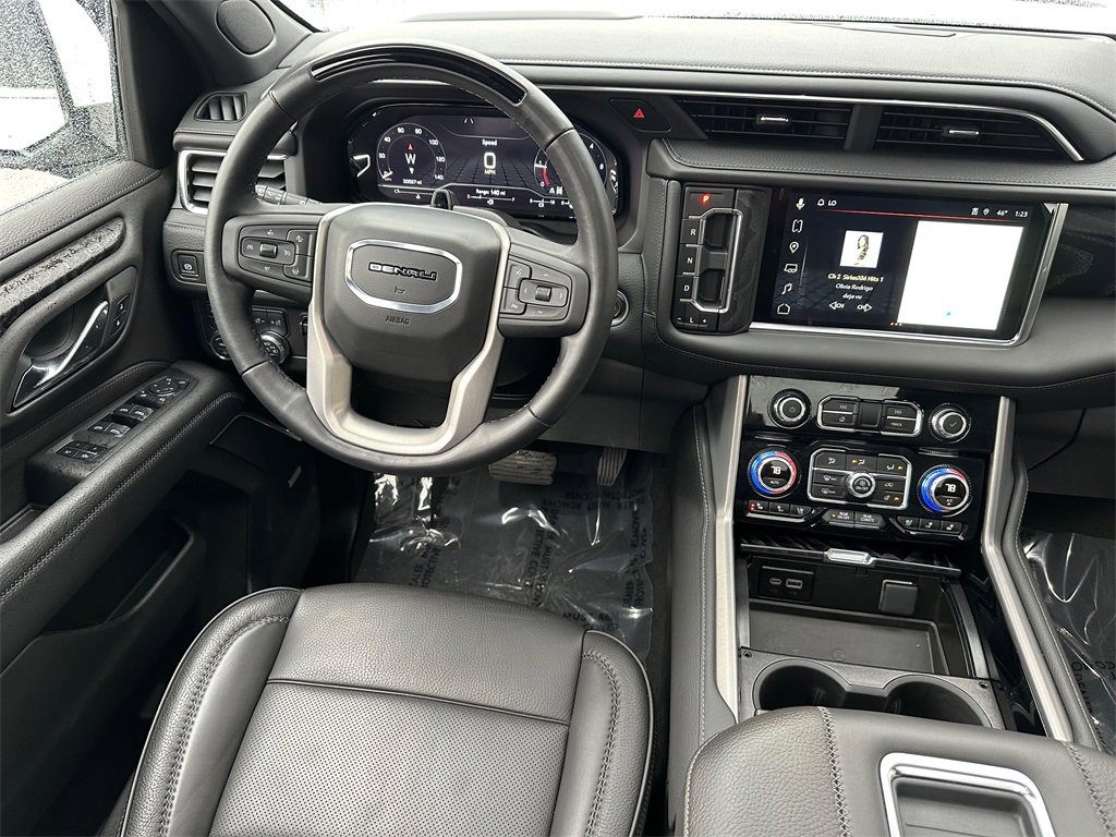 Used 2024 GMC Yukon XL Denali w/ Denali Reserve Package image 19
