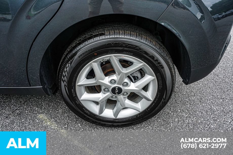 Used 2025 Kia Soul LX w/ LX Technology Package FWD image 17