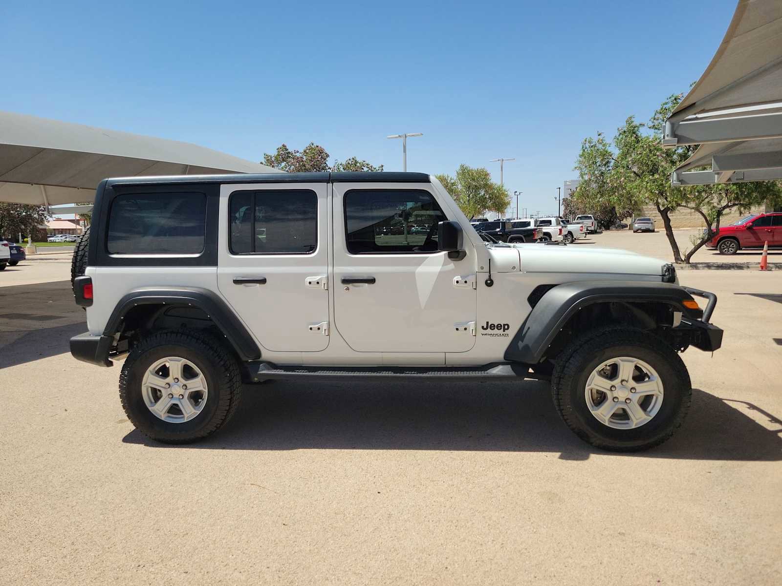 Used 2022 Jeep Wrangler Unlimited Sport AWD/4WD image 9