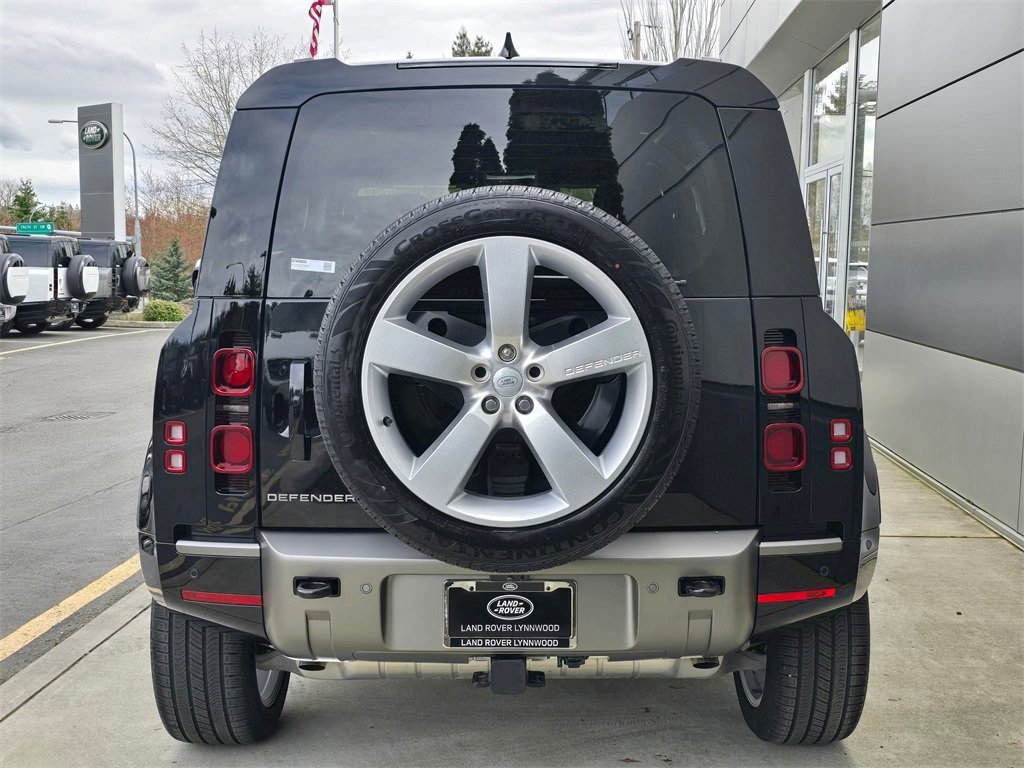 New 2025 Land Rover Defender 90 X-Dynamic SE image 6