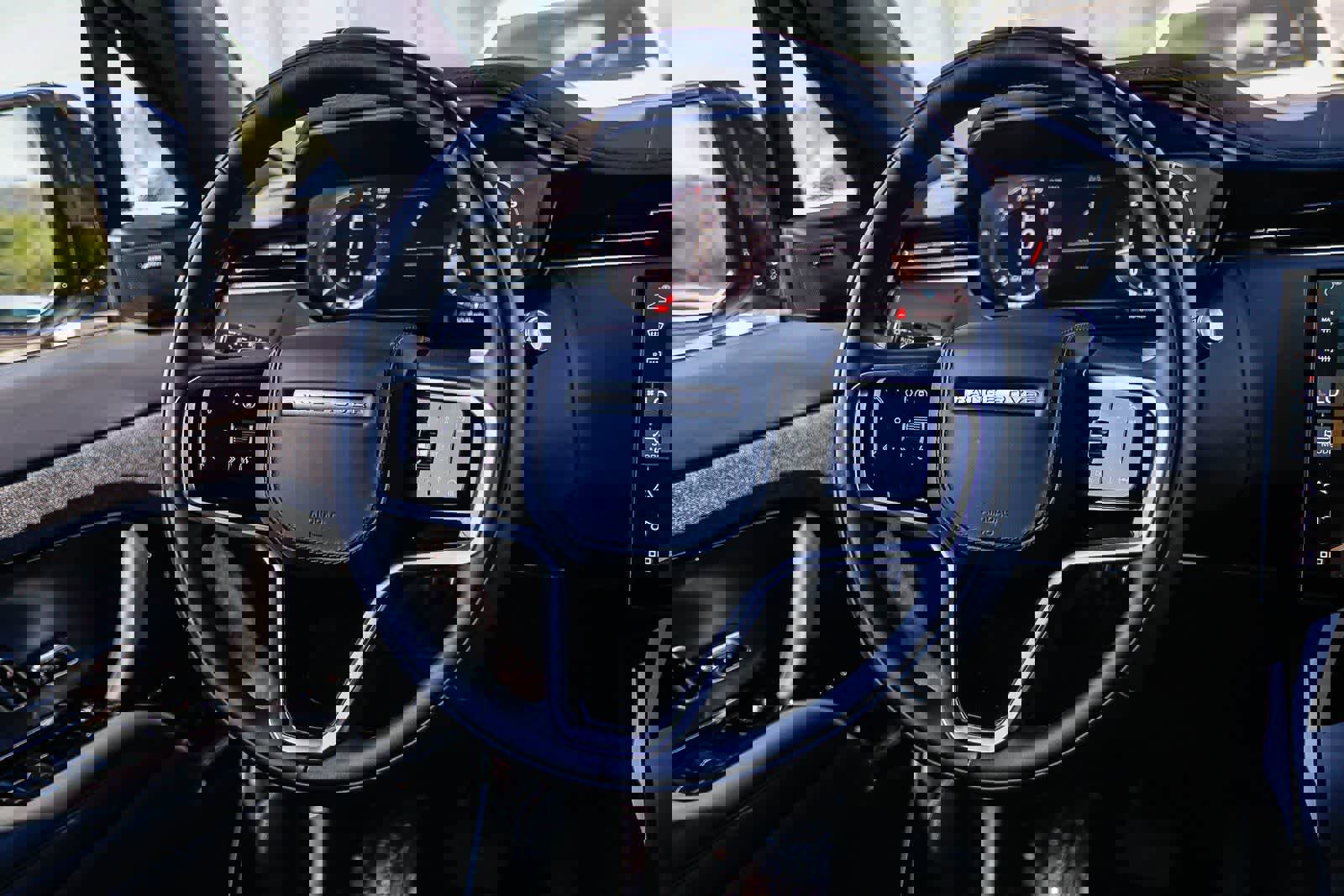 Used 2025 Land Rover Range Rover Sport image 15