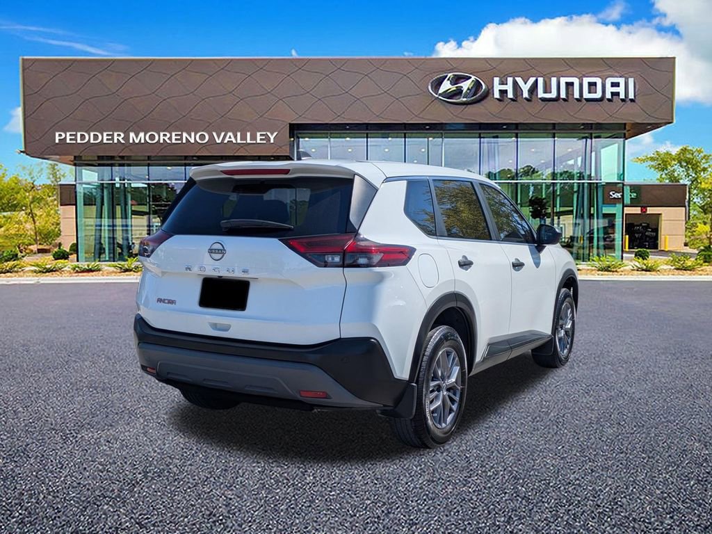 Used 2023 Nissan Rogue S FWD image 4