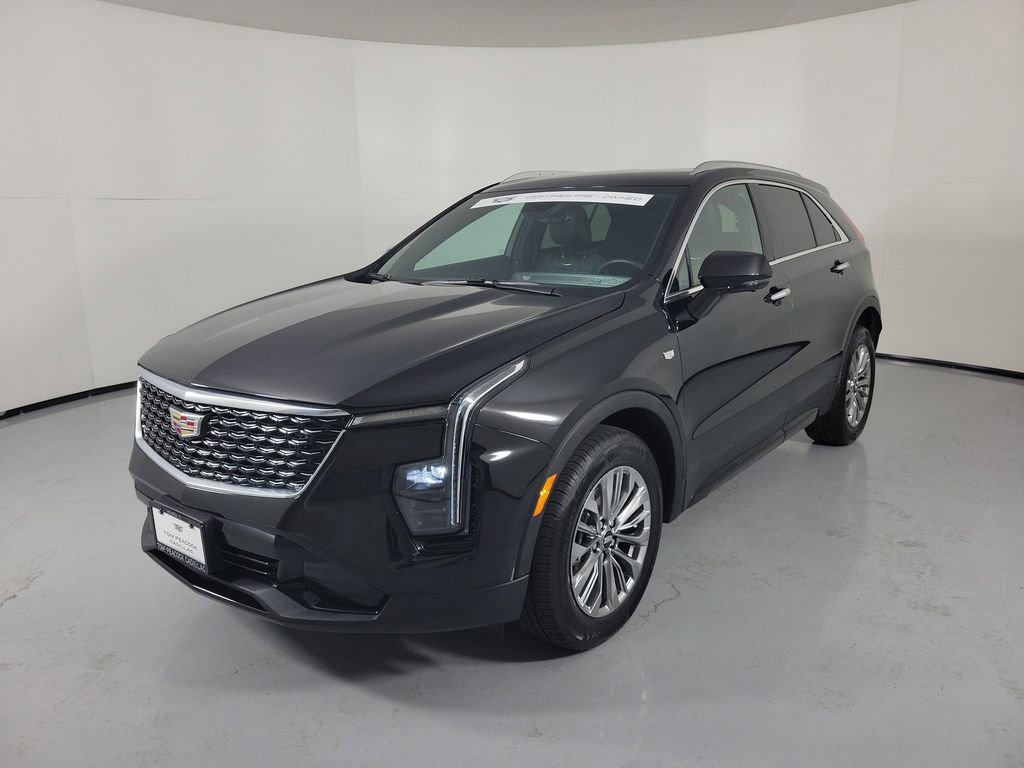 Used 2025 Cadillac XT4 Premium Luxury FWD image 2