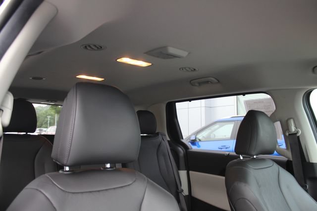 Used 2024 Kia Carnival EX FWD image 34