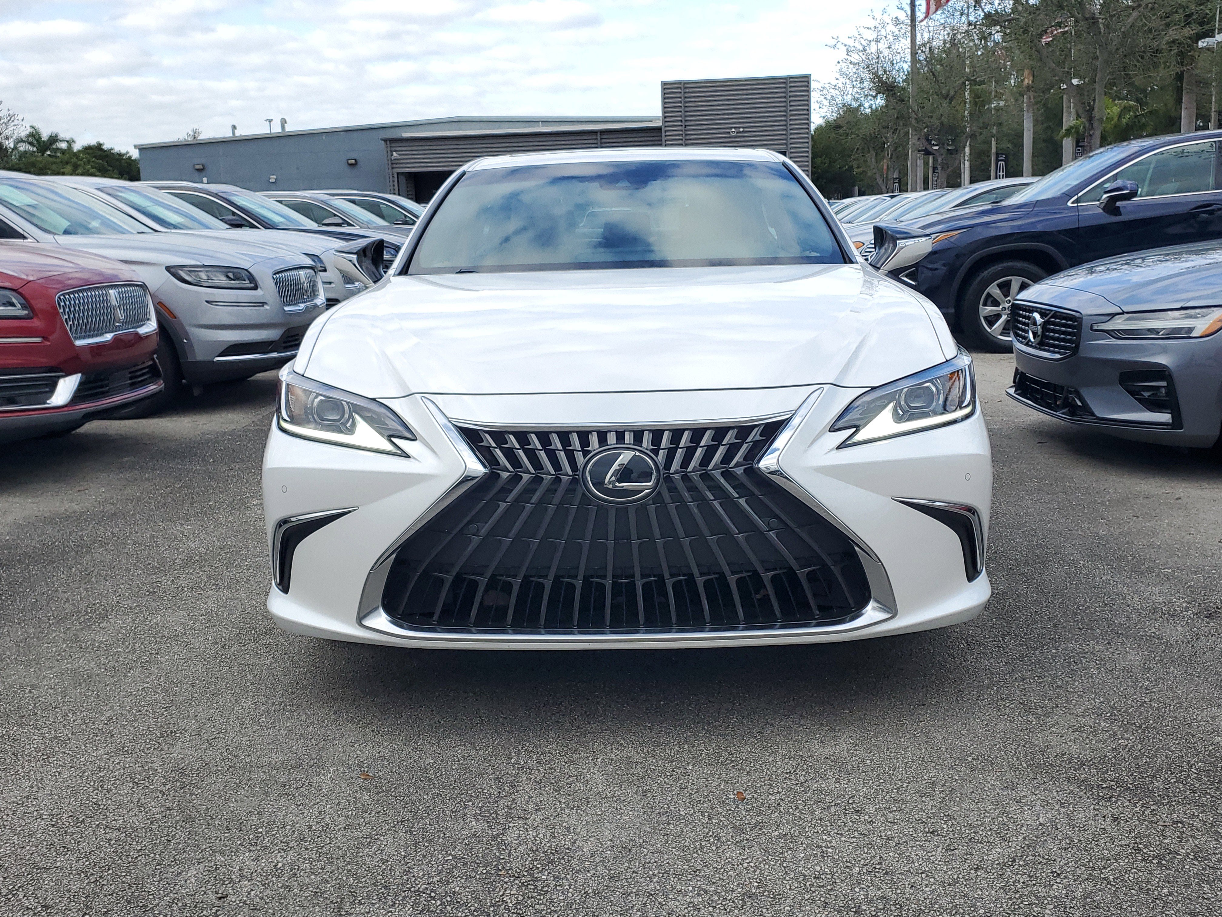 Used 2025 Lexus ES 350 350 image 2