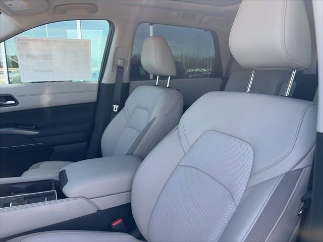New 2026 Nissan Pathfinder SL image 9