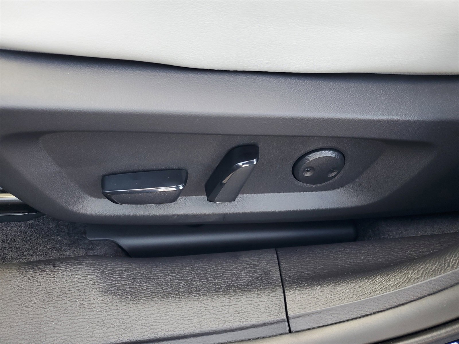 New 2025 Mitsubishi Outlander SE image 7