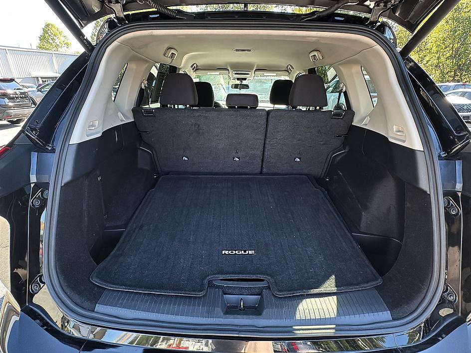 Certified 2025 Nissan Rogue SV FWD image 38