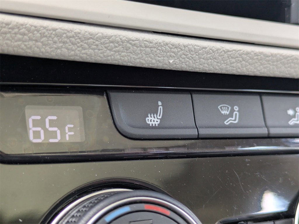 Used 2023 Volkswagen Jetta SE image 22