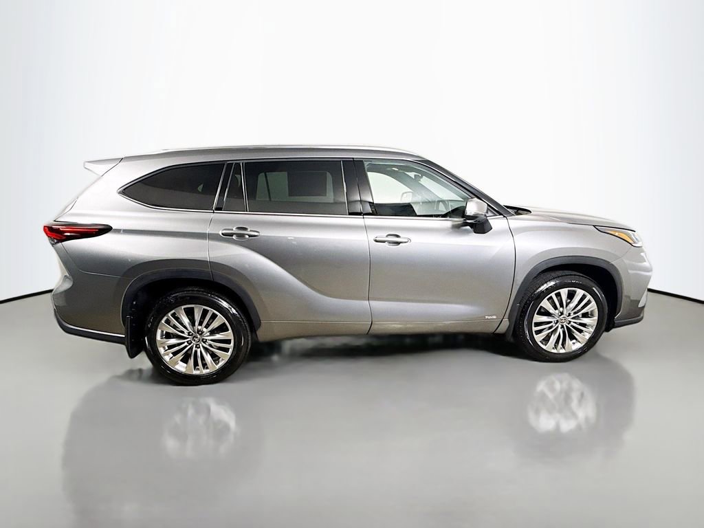 Certified 2026 Toyota Highlander Platinum AWD/4WD image 8