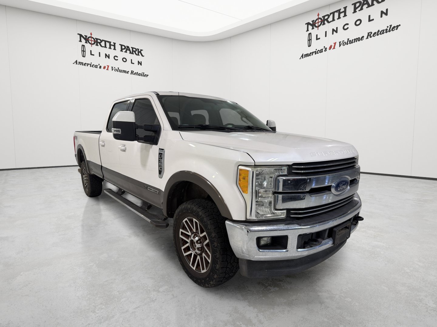 Used 2017 Ford F350 Lariat w/ Lariat Value Package AWD/4WD image 7