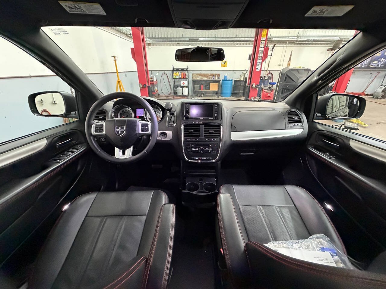 Used 2015 Dodge Grand Caravan R/T FWD image 18