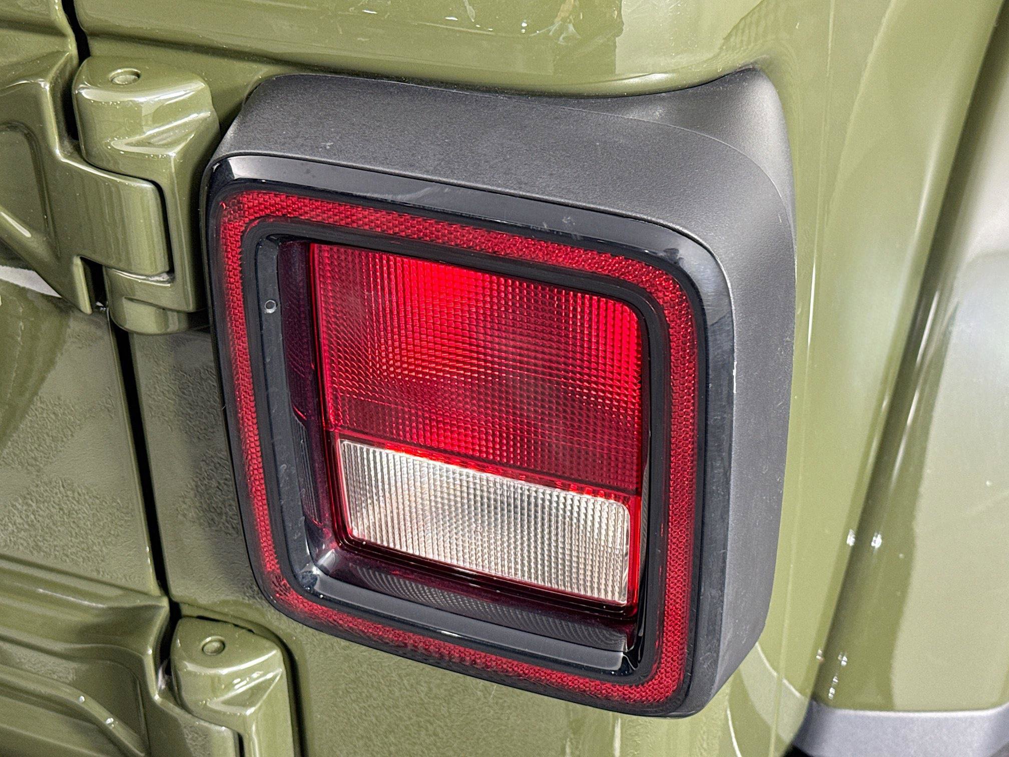 Used 2021 Jeep Wrangler Unlimited Sahara image 33