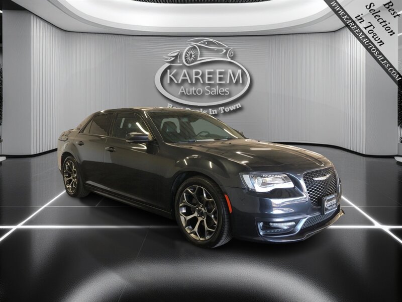 Used 2018 Chrysler 300 S w/ 300S Premium Group RWD image 3