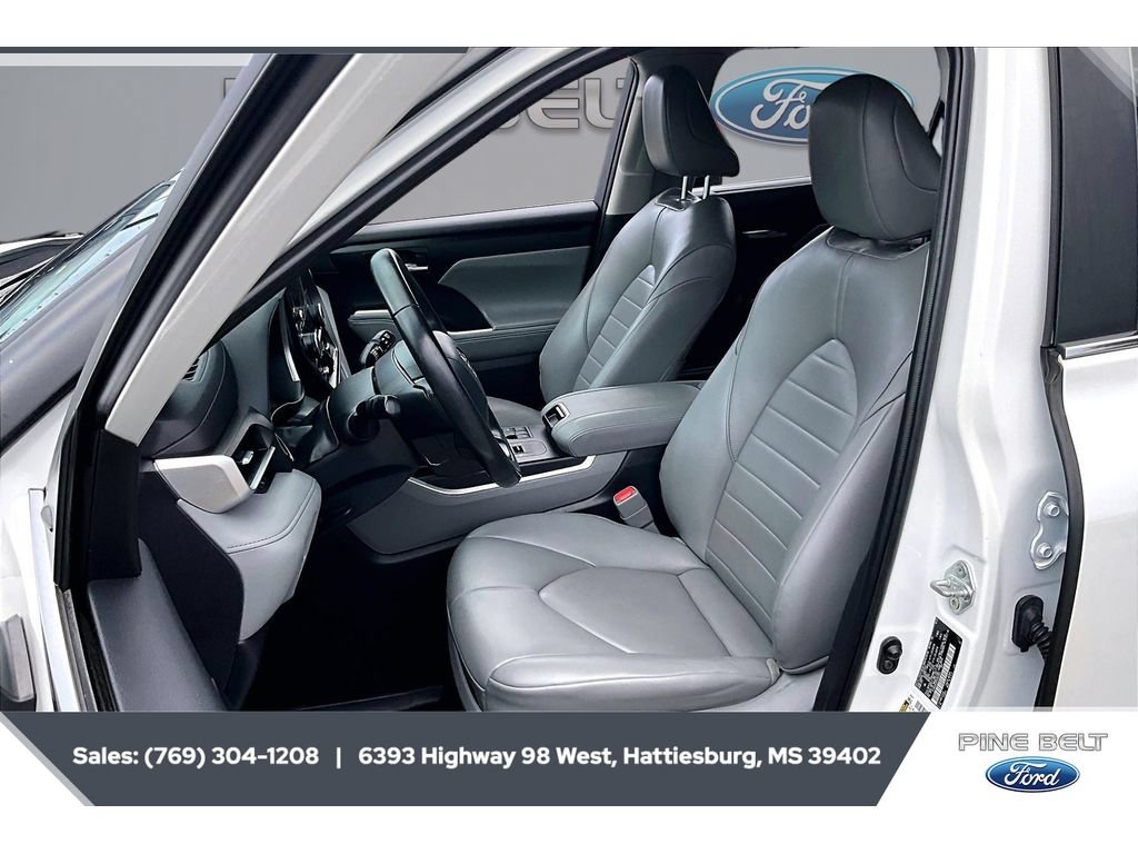 Used 2023 Toyota Highlander XLE FWD image 19