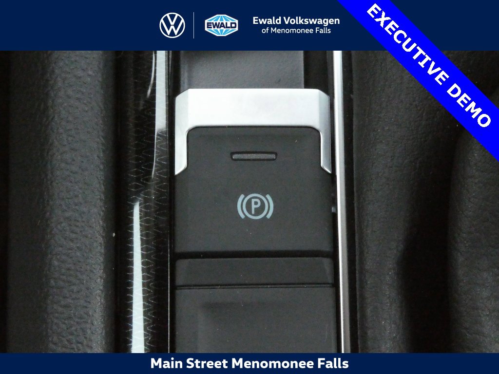Used 2025 Volkswagen Taos SE image 14
