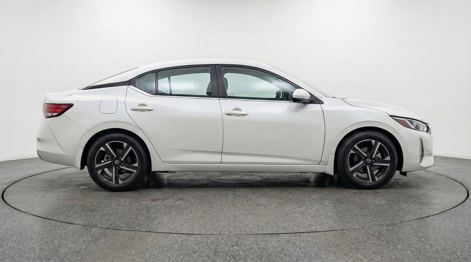 Used 2025 Nissan Sentra SV FWD image 11