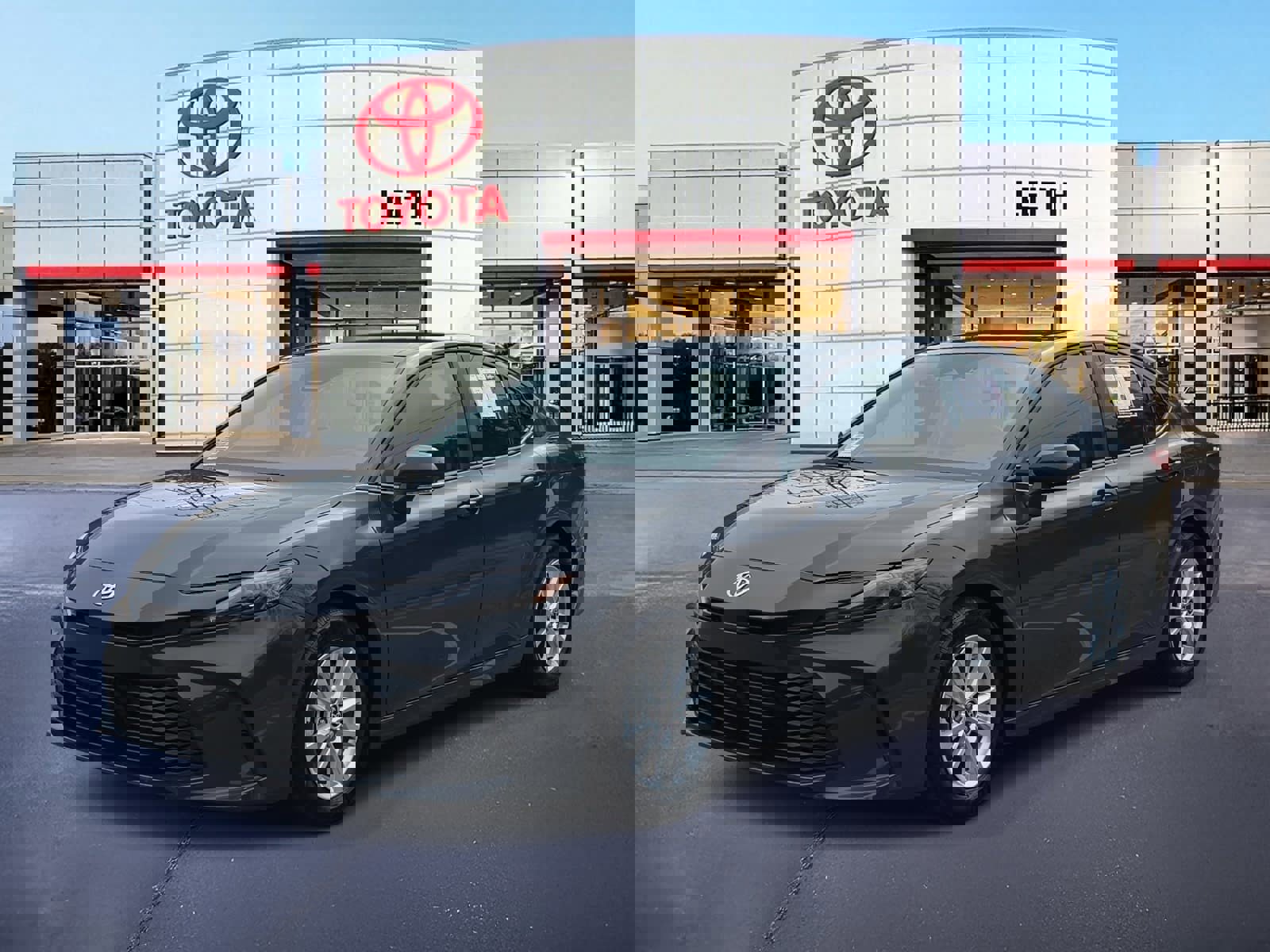 Used 2025 Toyota Camry LE image 1