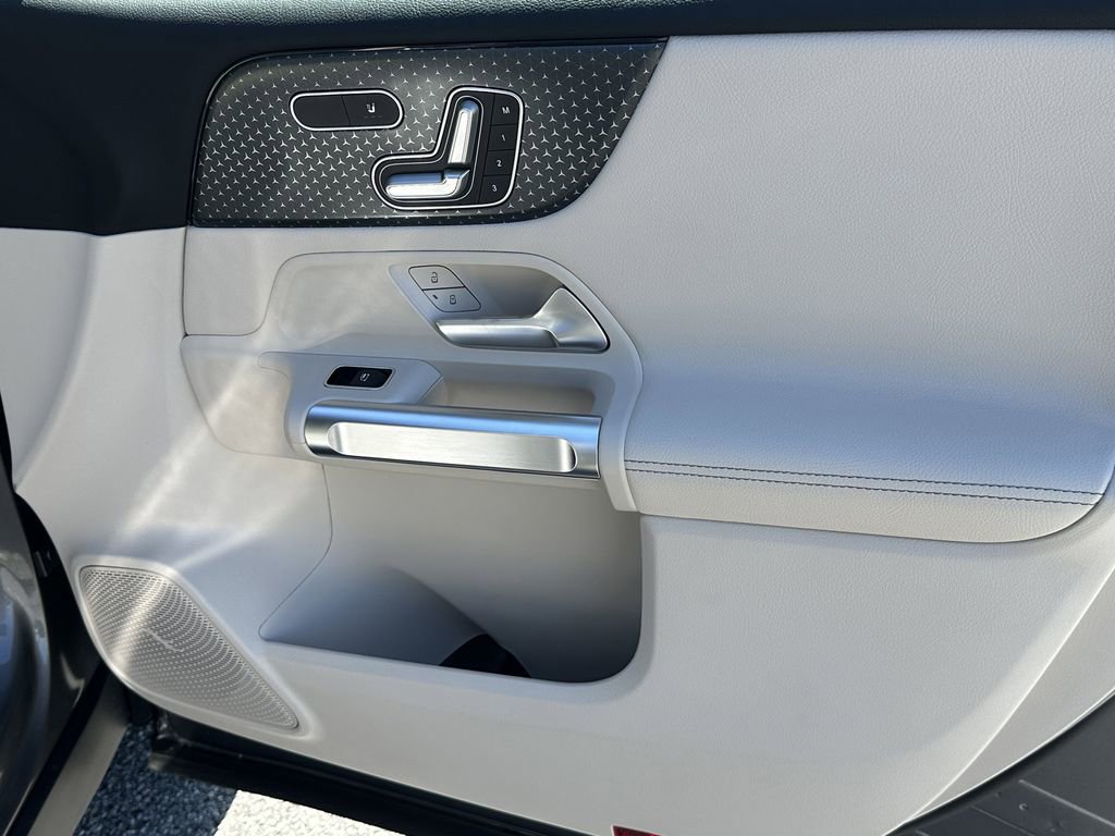 New 2026 Mercedes-Benz GLB 250 image 16