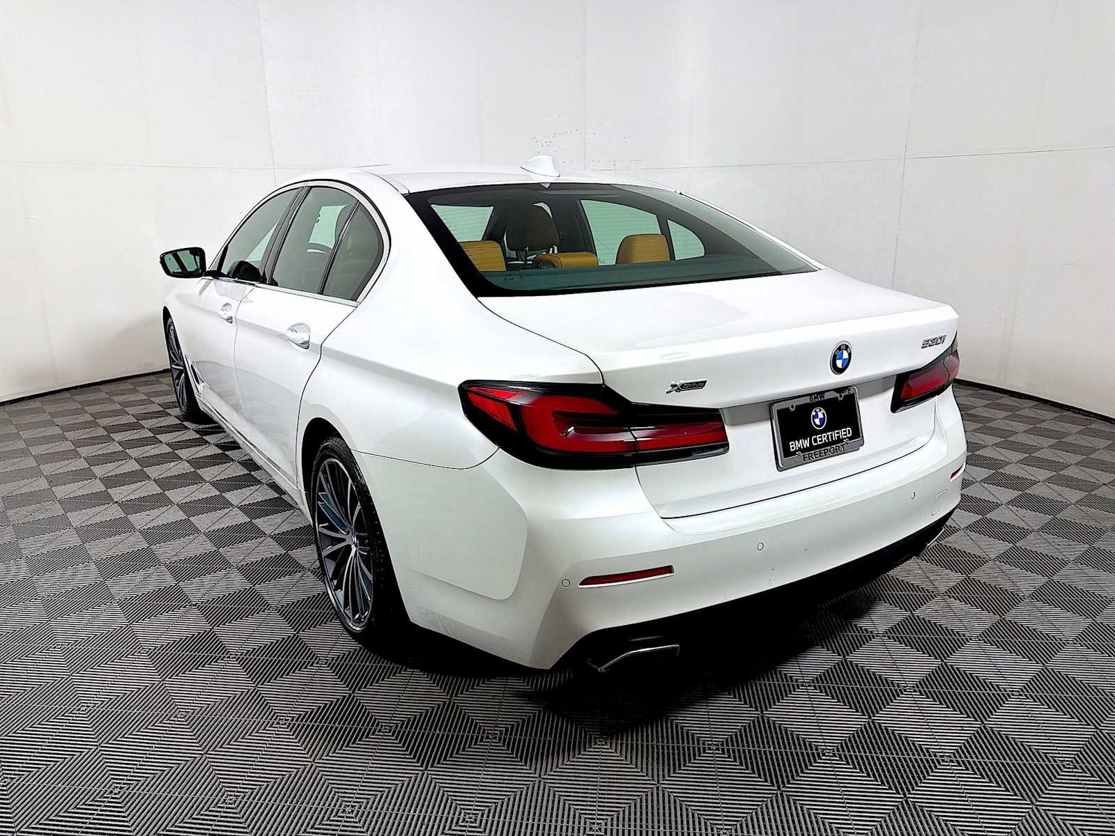 Certified 2023 BMW 530i xDrive w/ Convenience Package image 5