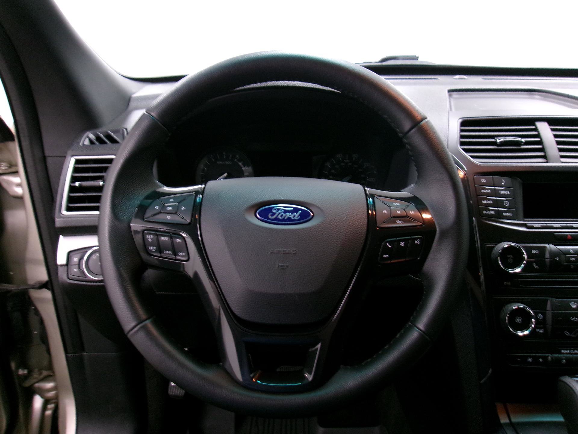Used 2017 Ford Explorer XLT AWD/4WD image 6