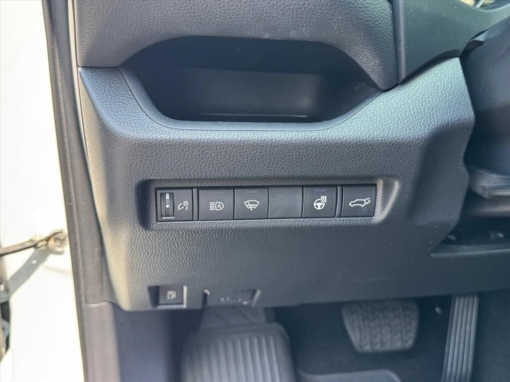 Used 2022 Toyota RAV4 XLE Premium AWD/4WD image 23