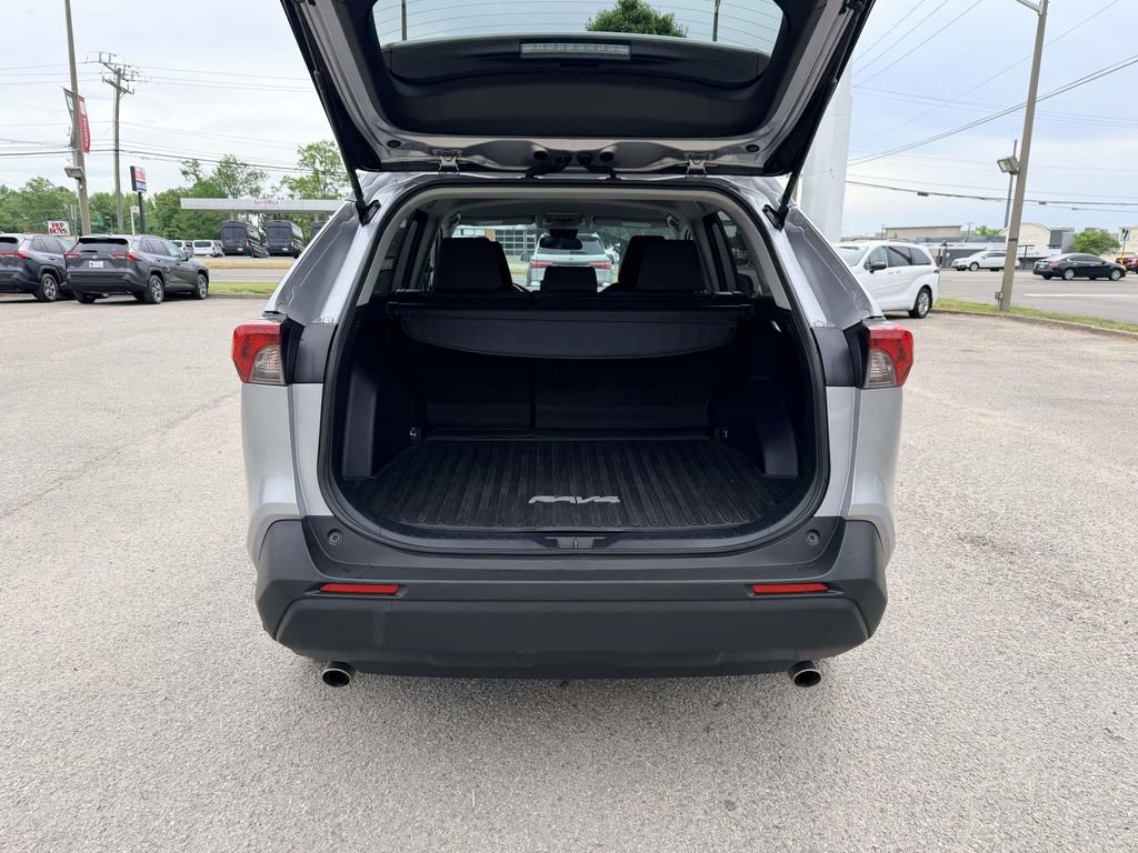 Certified 2022 Toyota RAV4 LE AWD/4WD image 15