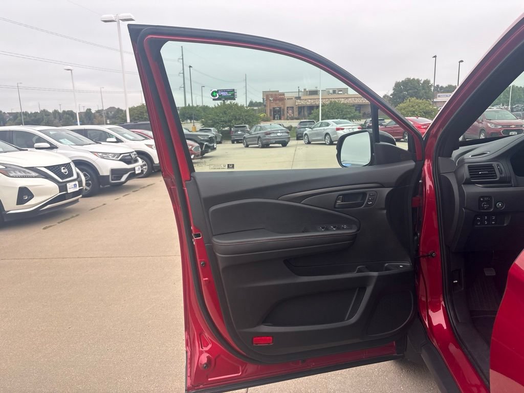 Used 2025 Honda Ridgeline TrailSport image 9