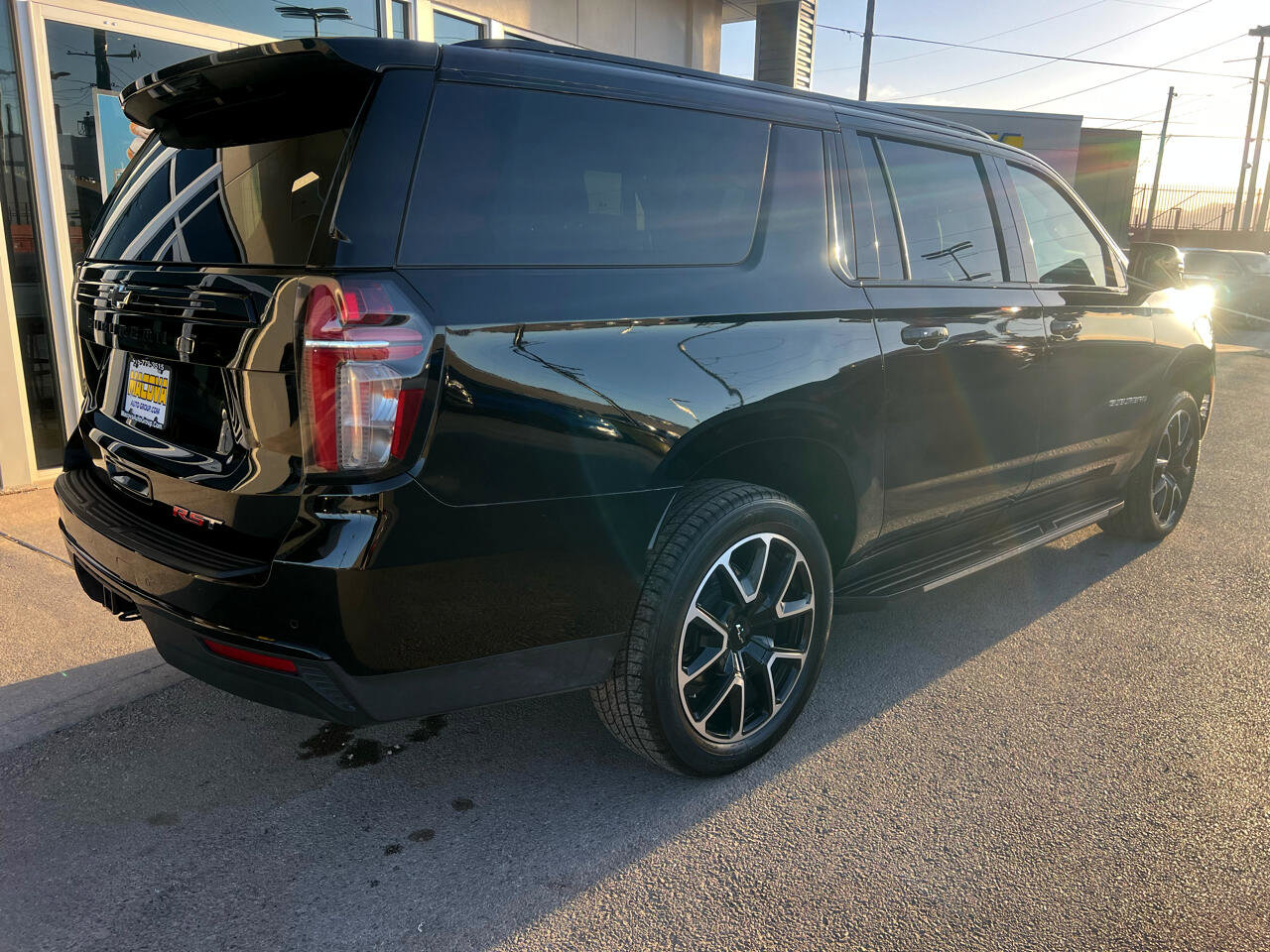 Used 2023 Chevrolet Suburban RST w/ Luxury Package image 8