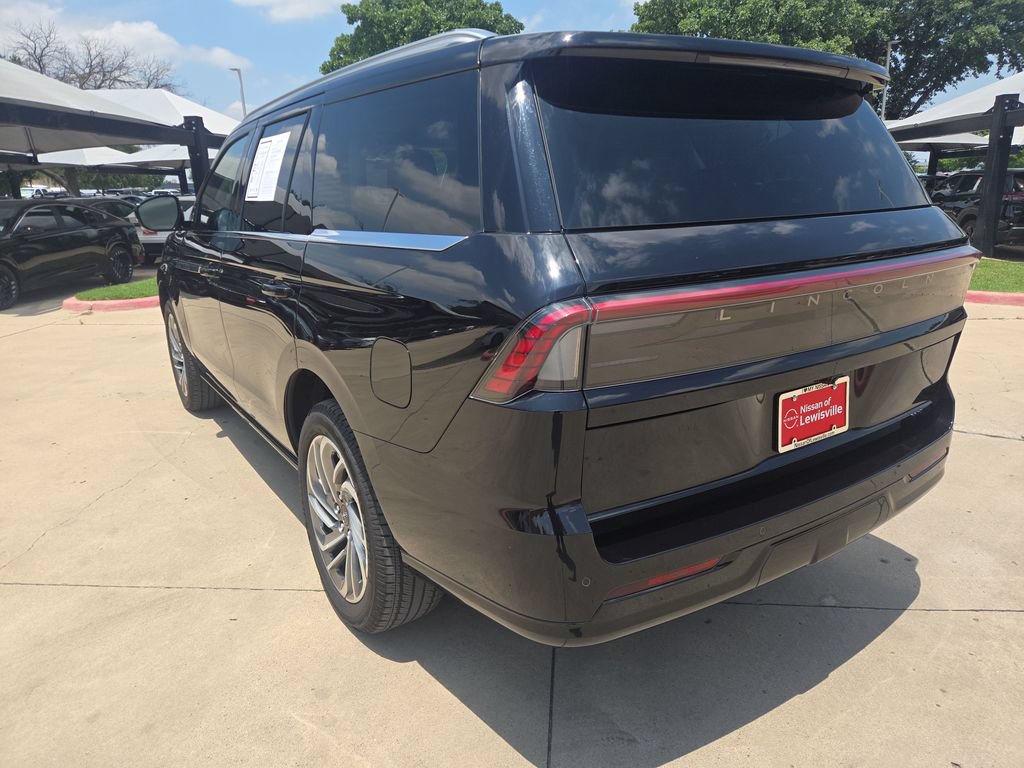 Used 2026 Lincoln Navigator Reserve AWD/4WD image 3
