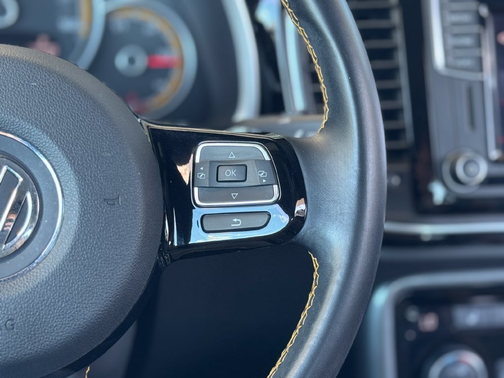Used 2018 Volkswagen Beetle 2.0T Dune FWD image 9