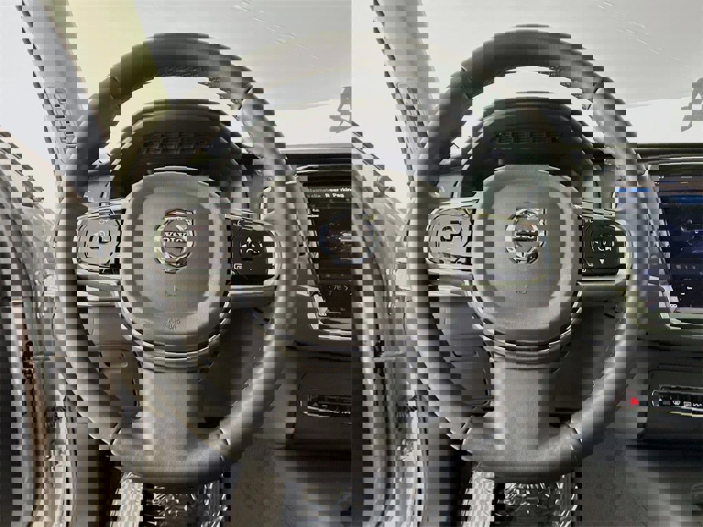 Certified 2025 Volvo XC90 B5 Core image 11