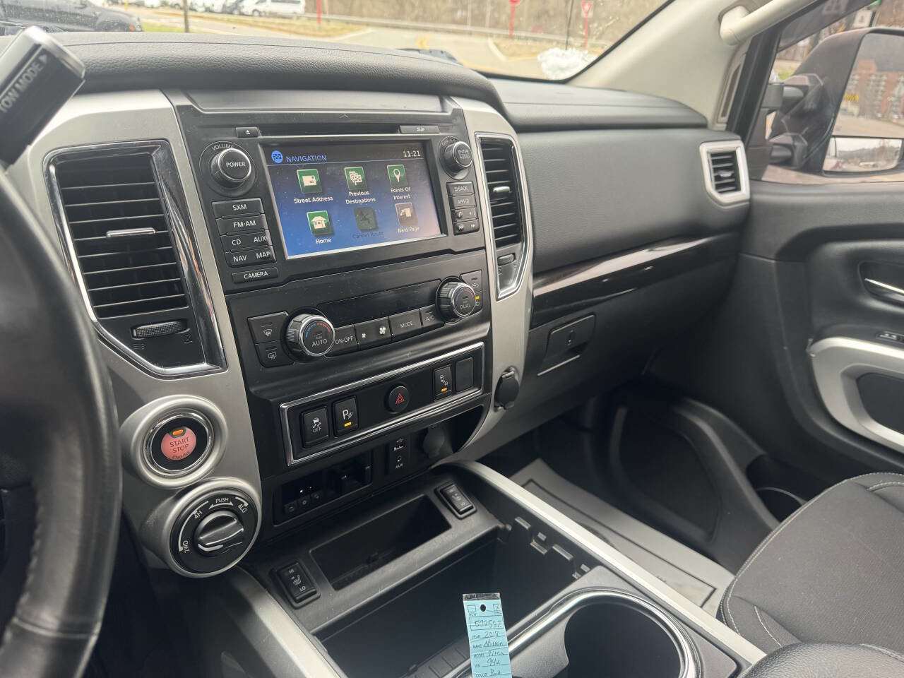 Used 2018 Nissan Titan SV w/ SV Convenience Package image 12