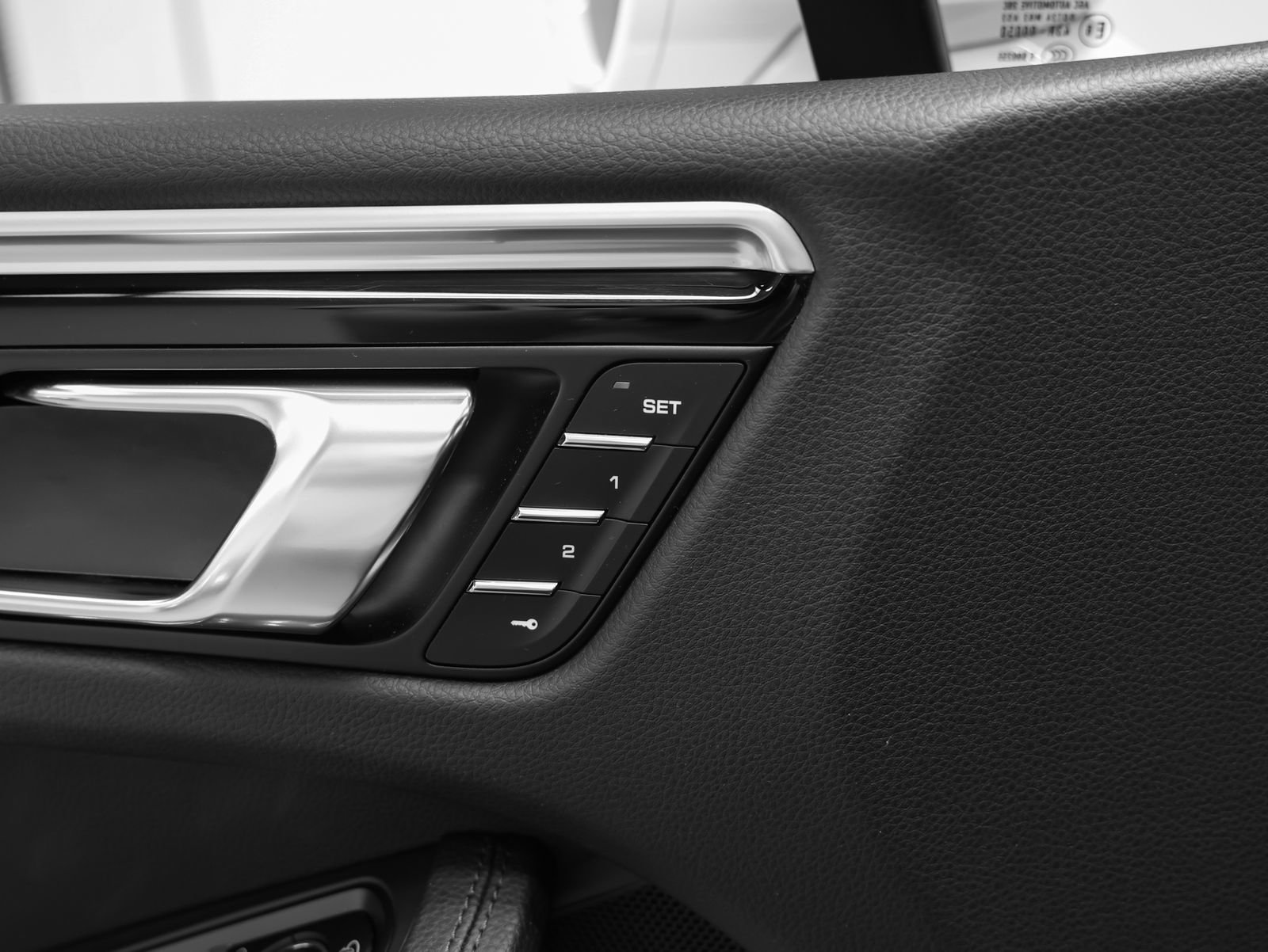 Used 2023 Porsche Macan image 27